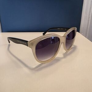 NWOT Elie Tahari Women's Champagne Gradient Lens Sunglasses